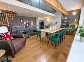 City SuperHost Luxury Pad